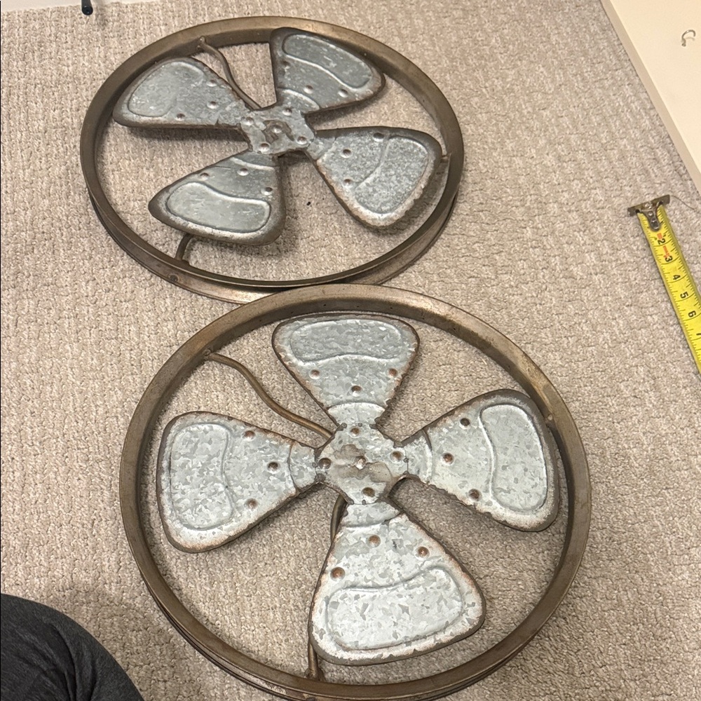 Rustic Metal Wall Decor with Fan Design